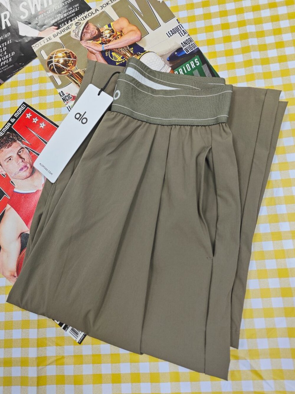 NWT Alo Yoga Suit Up Trouser🎻💕 Regular Olive Wide Leg Pants - Picture 7 of 8